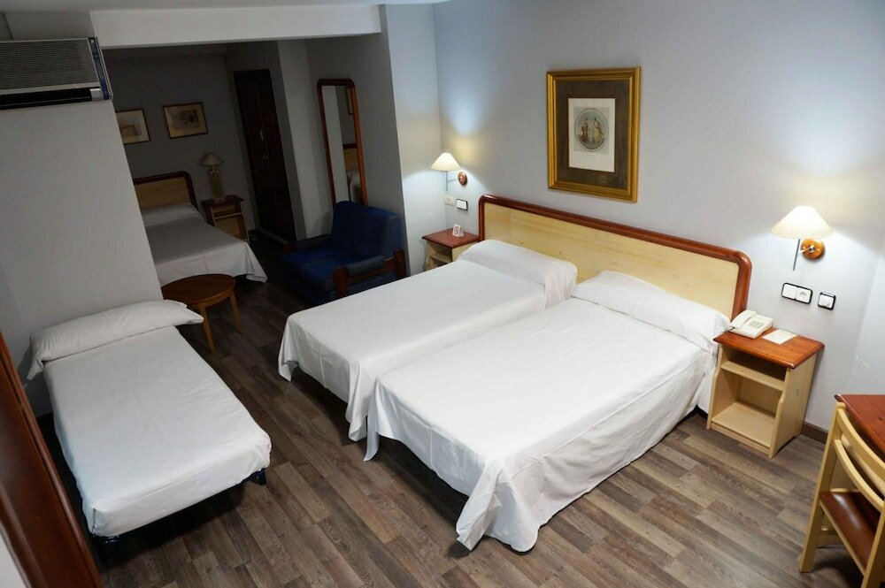 Фото Hotel Cesaraugusta