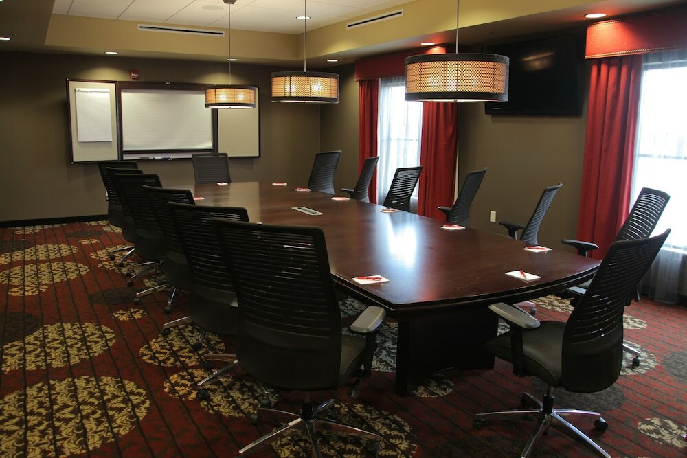 Фото Teddy's Residential Suites Watford City