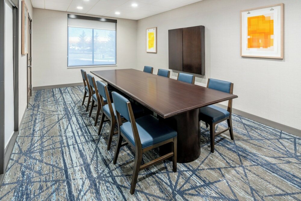 Фото Holiday Inn Express Hotel & Suites - Cheyenne, an Ihg Hotel