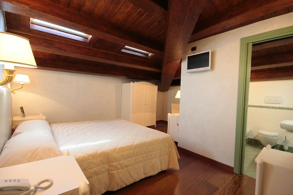 Фото Hotel Rojan