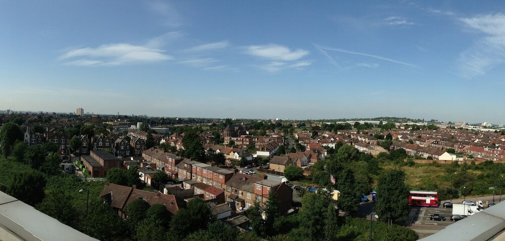 Фото Holiday Inn London - West, an Ihg Hotel