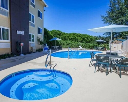 Внешний вид отеля Quality Inn Kirkland в Киркленде, фото 2