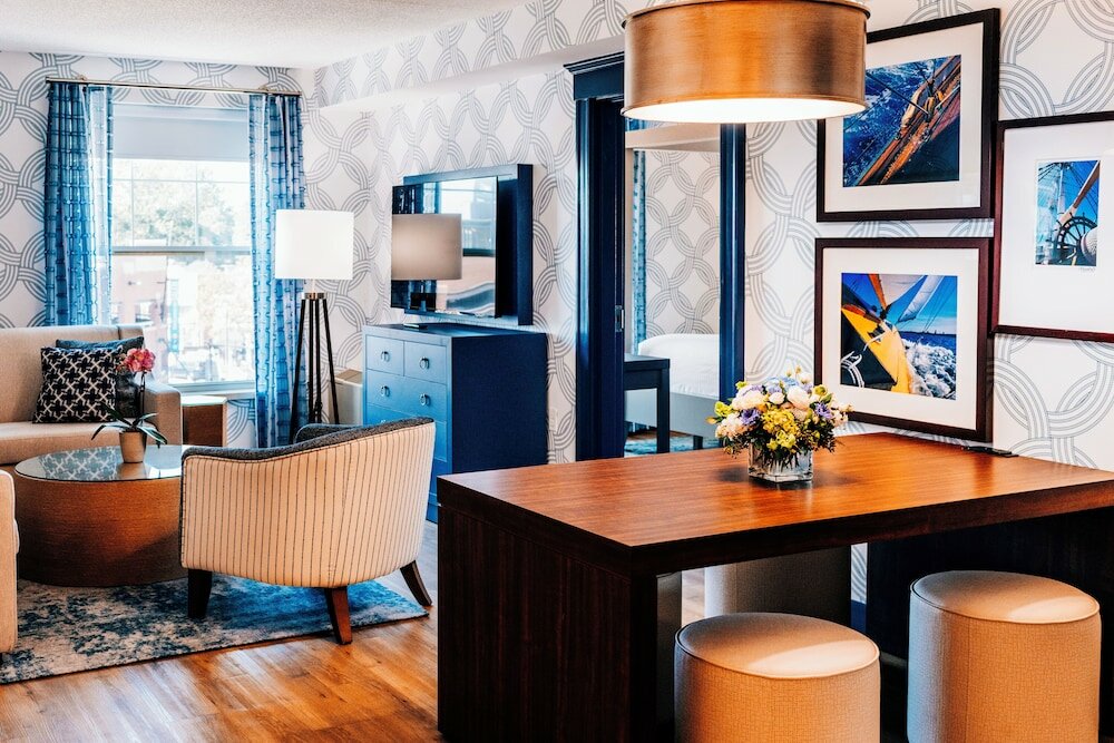 Фото Salem Waterfront Hotel & Suites