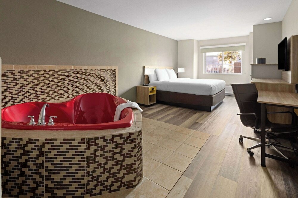 Фото Days Inn by Wyndham Jackson Downtown