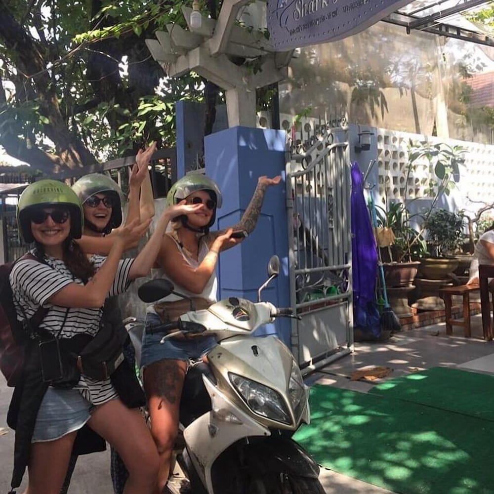 Фото Shark Hotel - Hostel