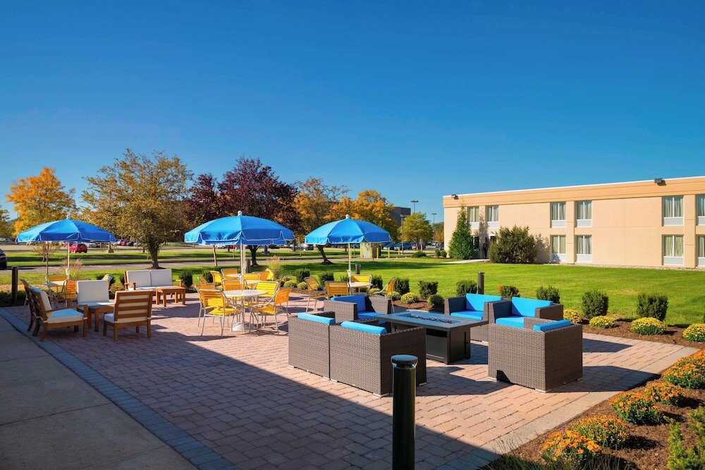 Фото Fairfield Inn & Suites by Marriott Paramus