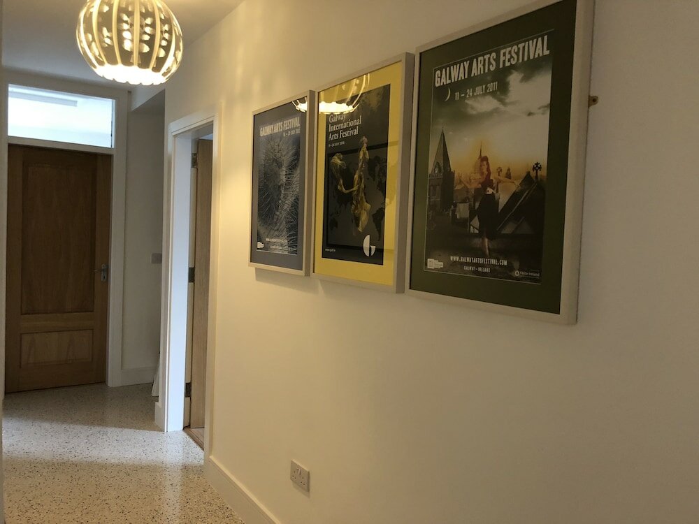 Фото Eyre Square Townhouse