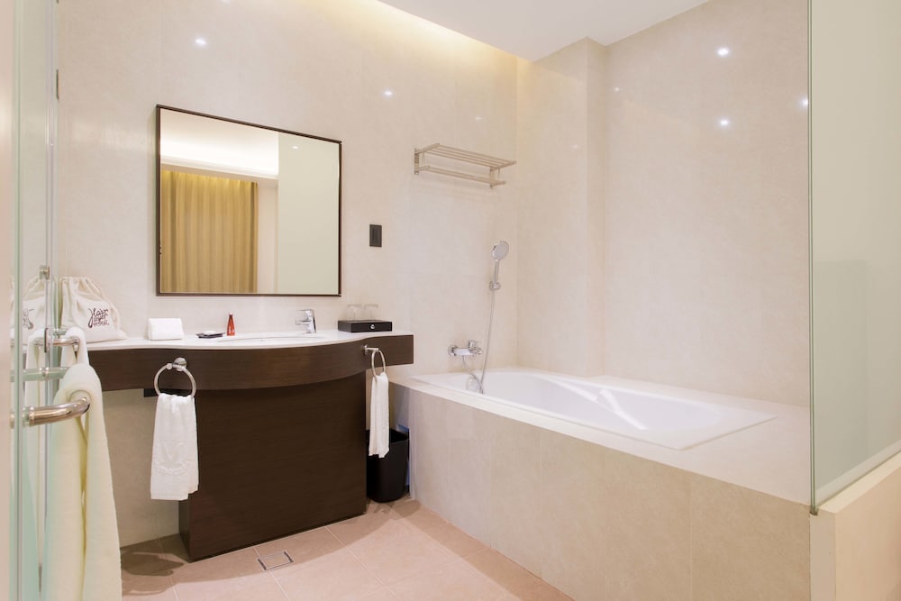 Фото The Marison Hotel