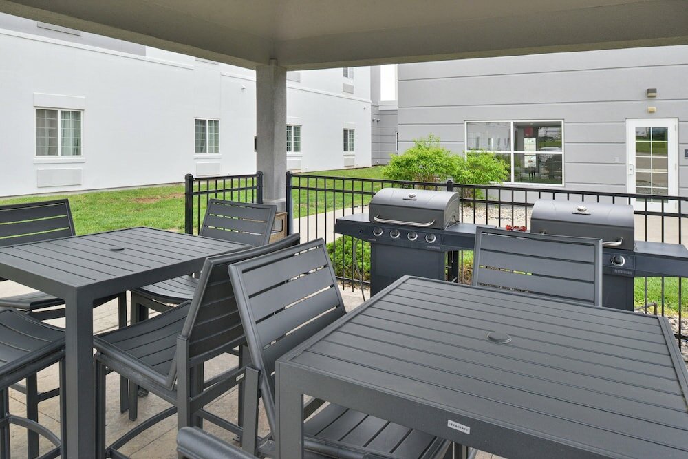 Фото Candlewood Suites Northeast Kansas City, an Ihg Hotel