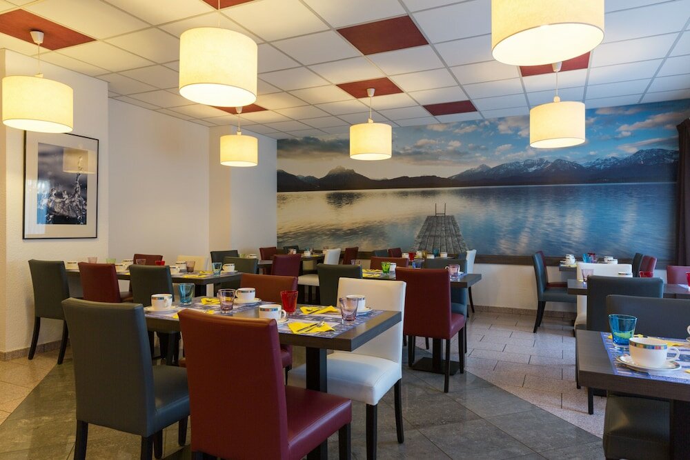 Фото Logis Hôtel l'Arc en Ciel