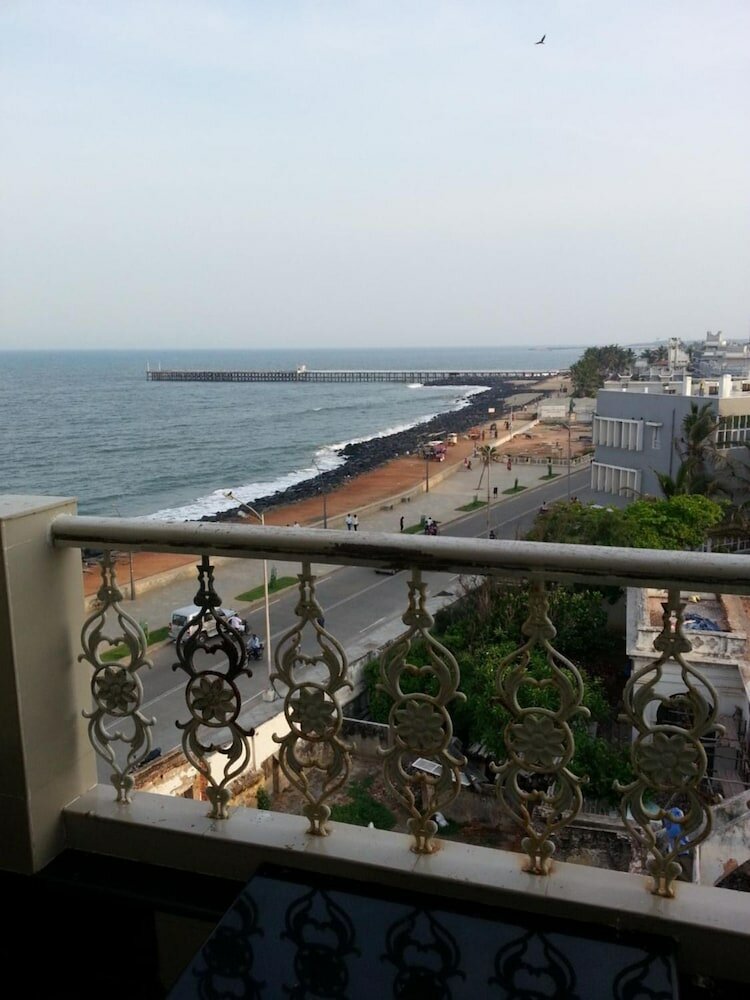 Фото Lotus Bay View Hotel