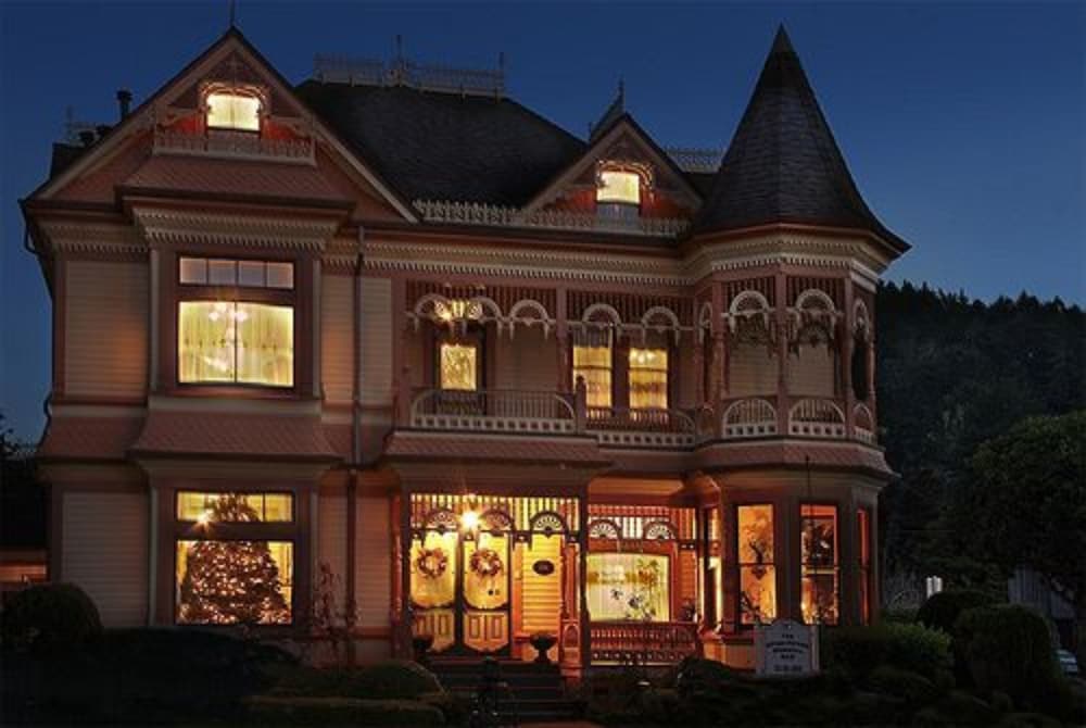 Фото Gingerbread Mansion Inn