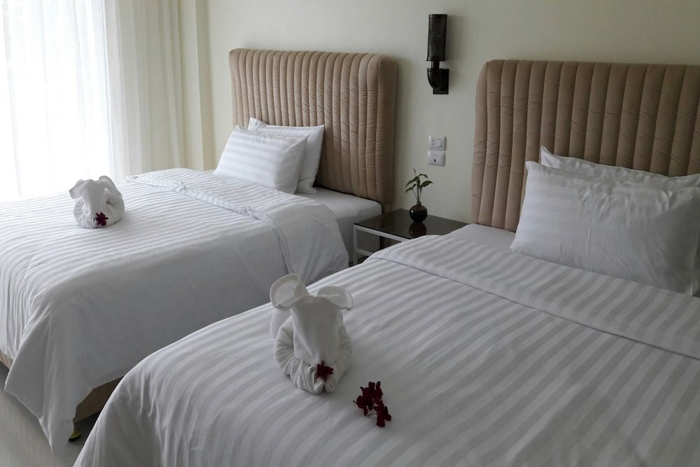 Фото Southgate Residence Hotel