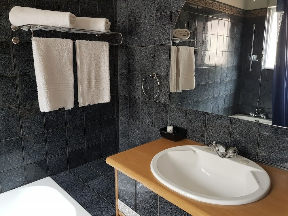 Фото Oceans Hotel & Self Catering