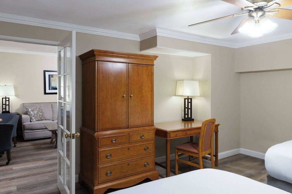 Фото Travelodge by Wyndham Monterey Bay