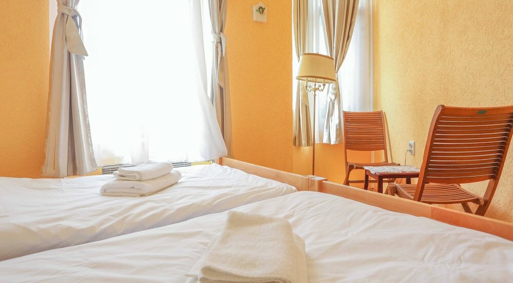 Фото Pigeon Square Rooms