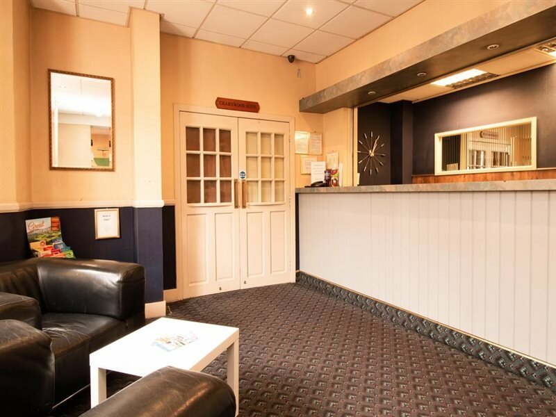 Фото Oyo Flagship Cardiff Central