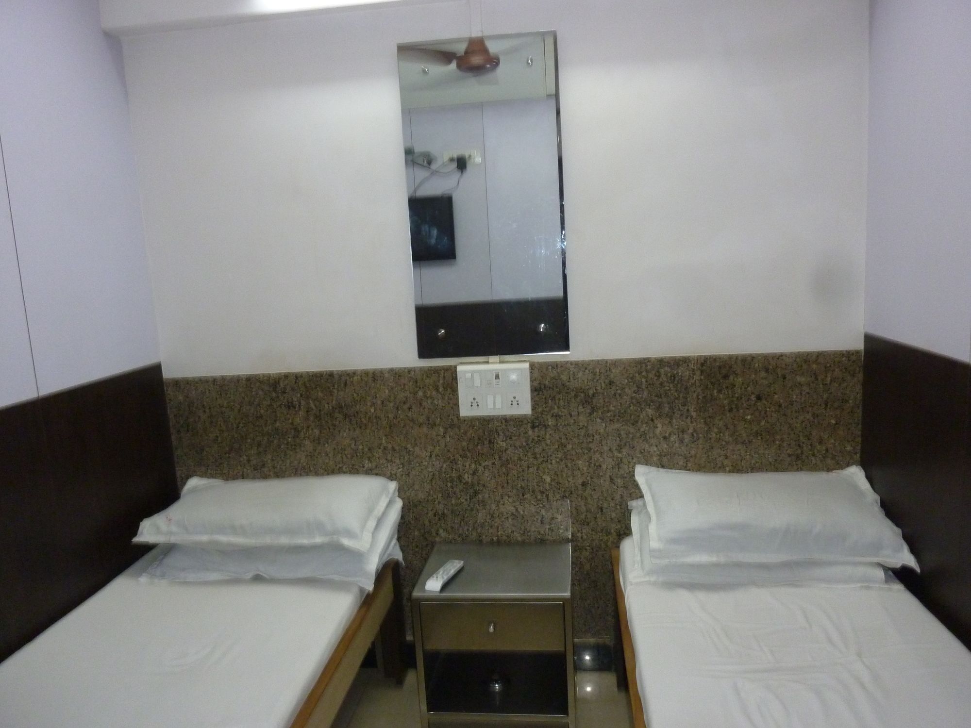 Фото Yadgar Guest House