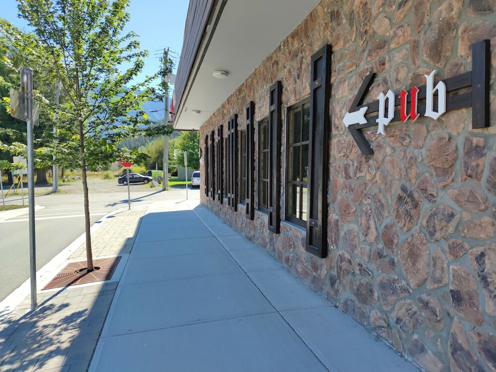 Фото Pemberton Hotel