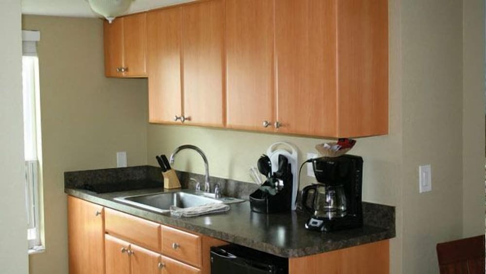 Фото The Bayside Inn & Marina