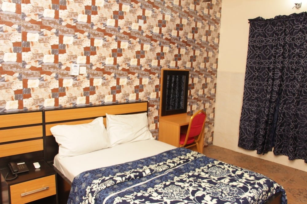 Фото отеля 2