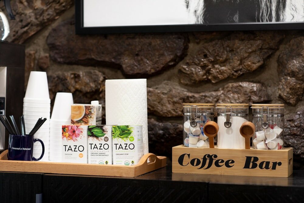 Фото Travelers Uptown Motel