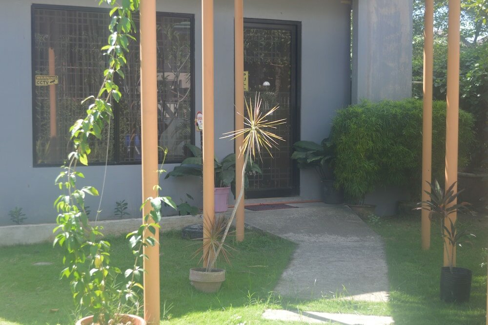 Фото Manora Apartments and Guest House