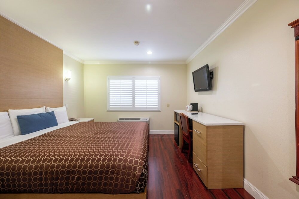 Фото Hollywood City Inn