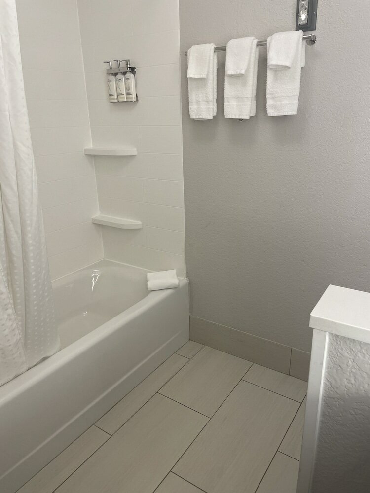 Фото Holiday Inn Express & Suites Mishawaka - South Bend, an Ihg Hotel