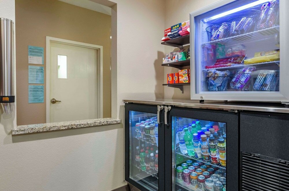 Фото Comfort Suites Helena Airport