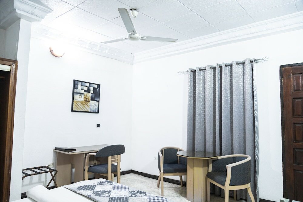 Фото Hill View Hotel West Airport