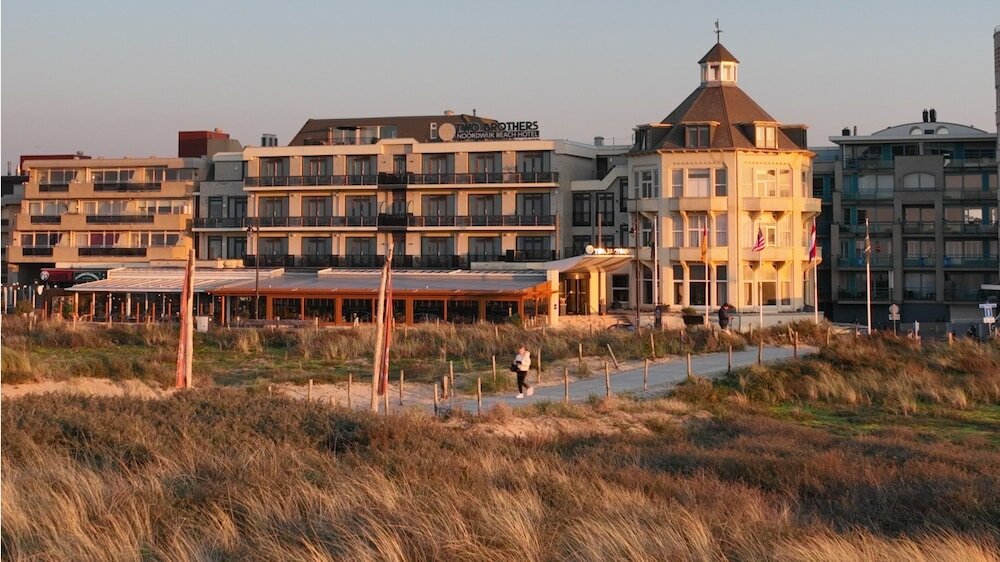 Фото Two Brothers Noordwijk Beach