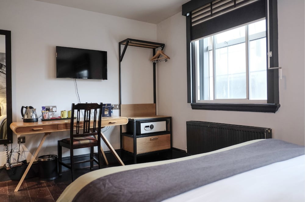 Фото The Wellington Hotel