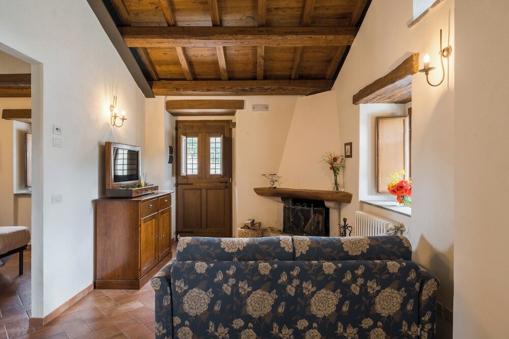 Фото Borgotufi Albergo Diffuso