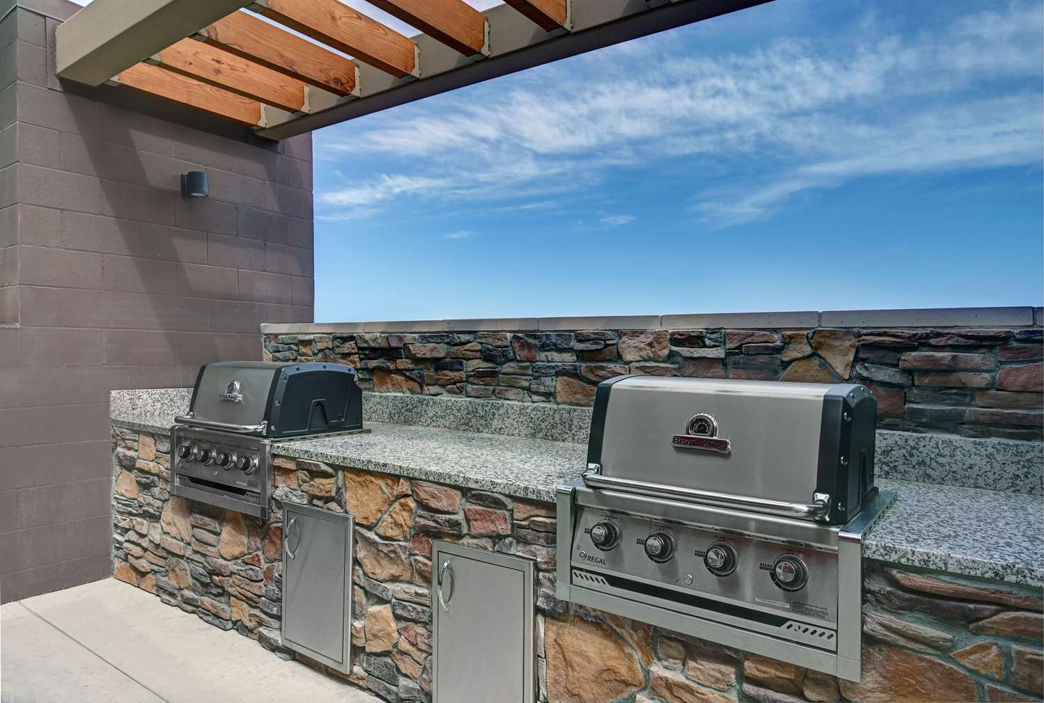 Фото Home2 Suites by Hilton Tracy