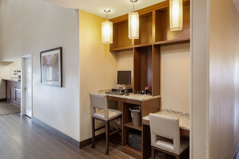 Фото Comfort Suites University