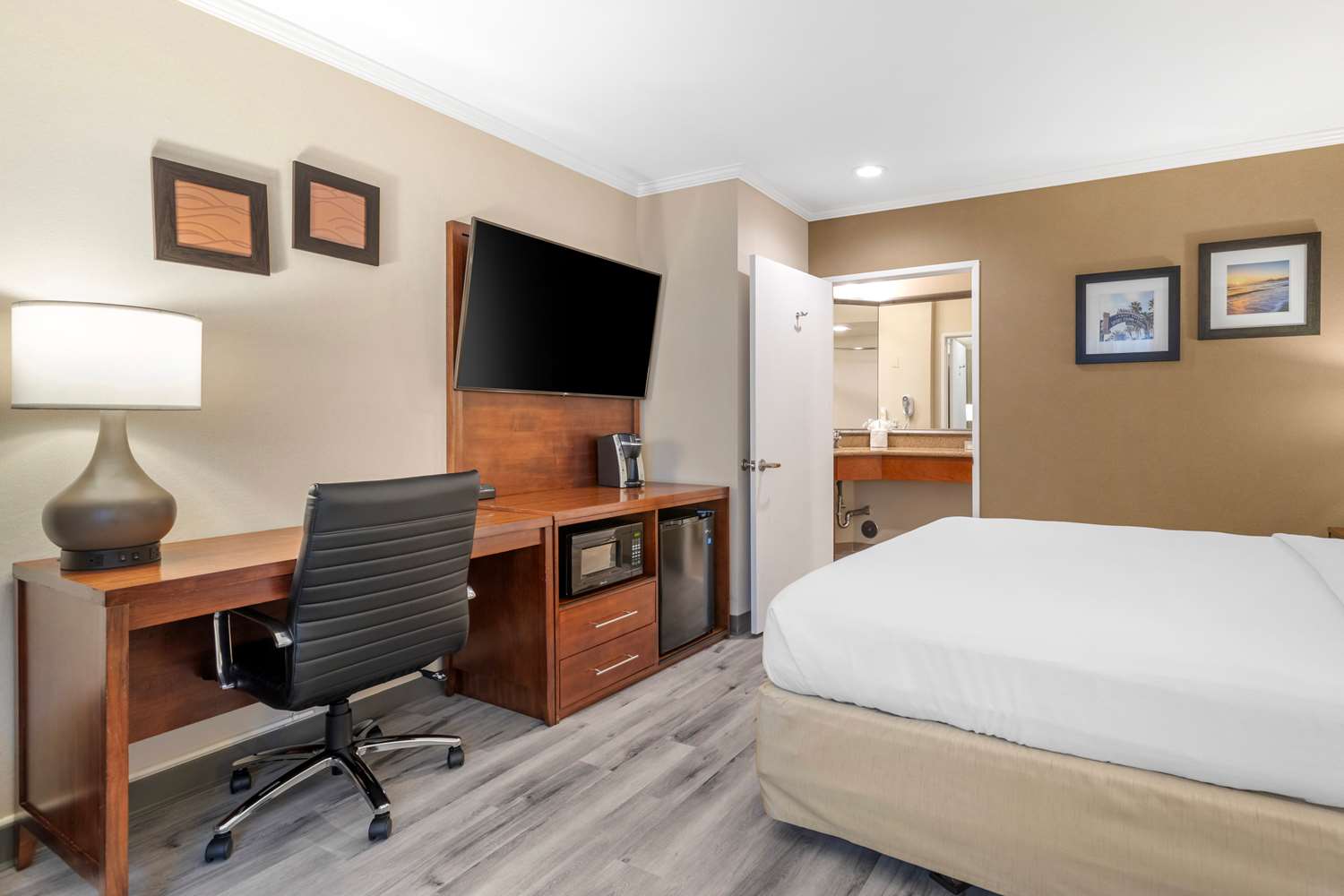 Фото Comfort Inn Santa Monica - West Los Angeles