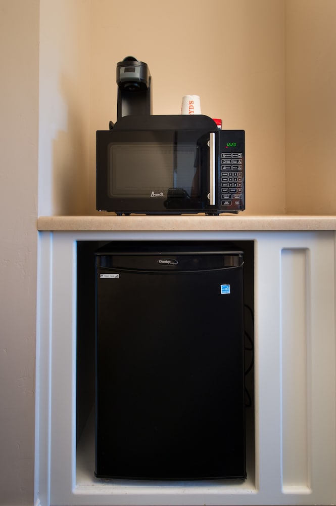 Фото The Monterey Hotel