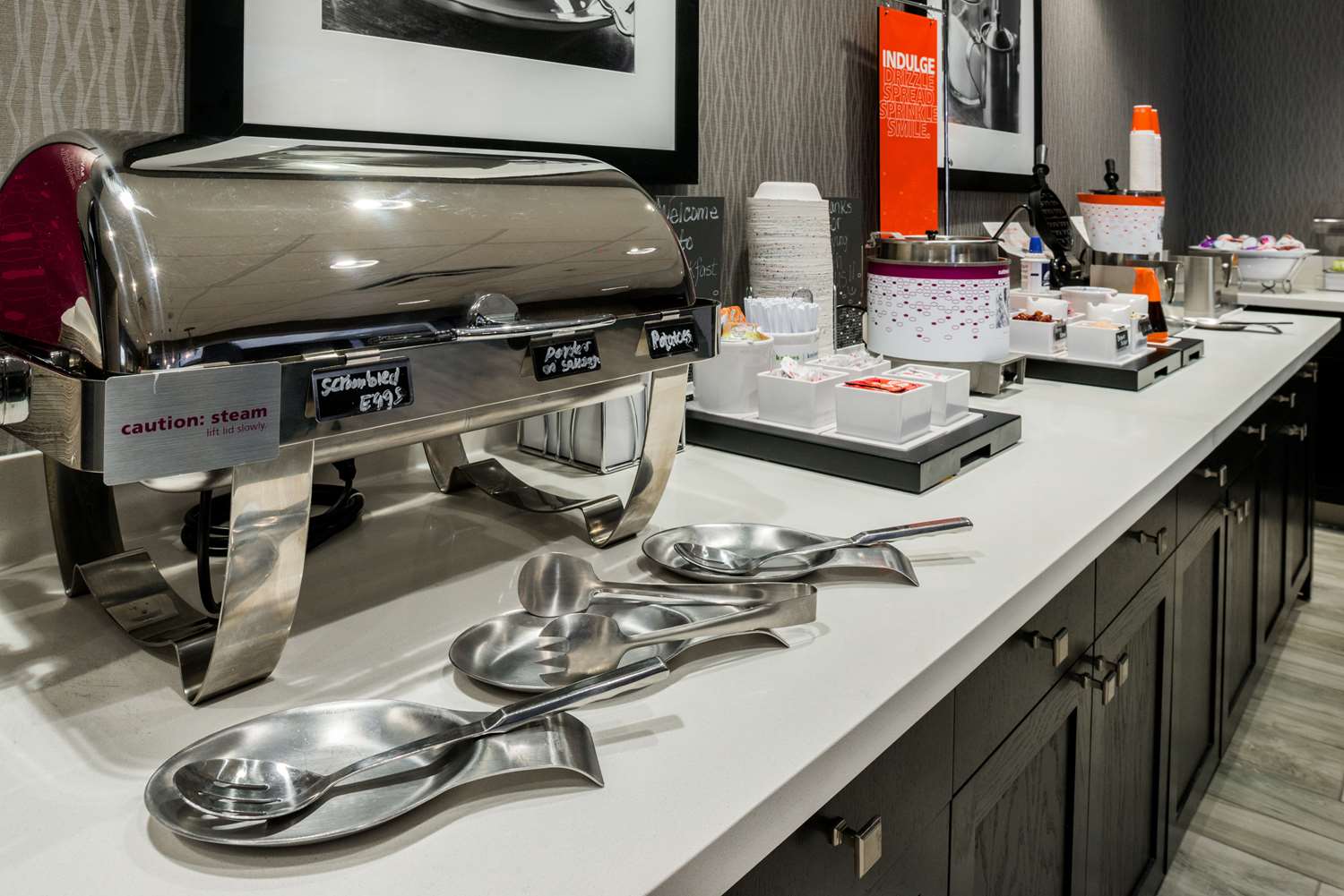 Фото Hampton Inn & Suites Wixom