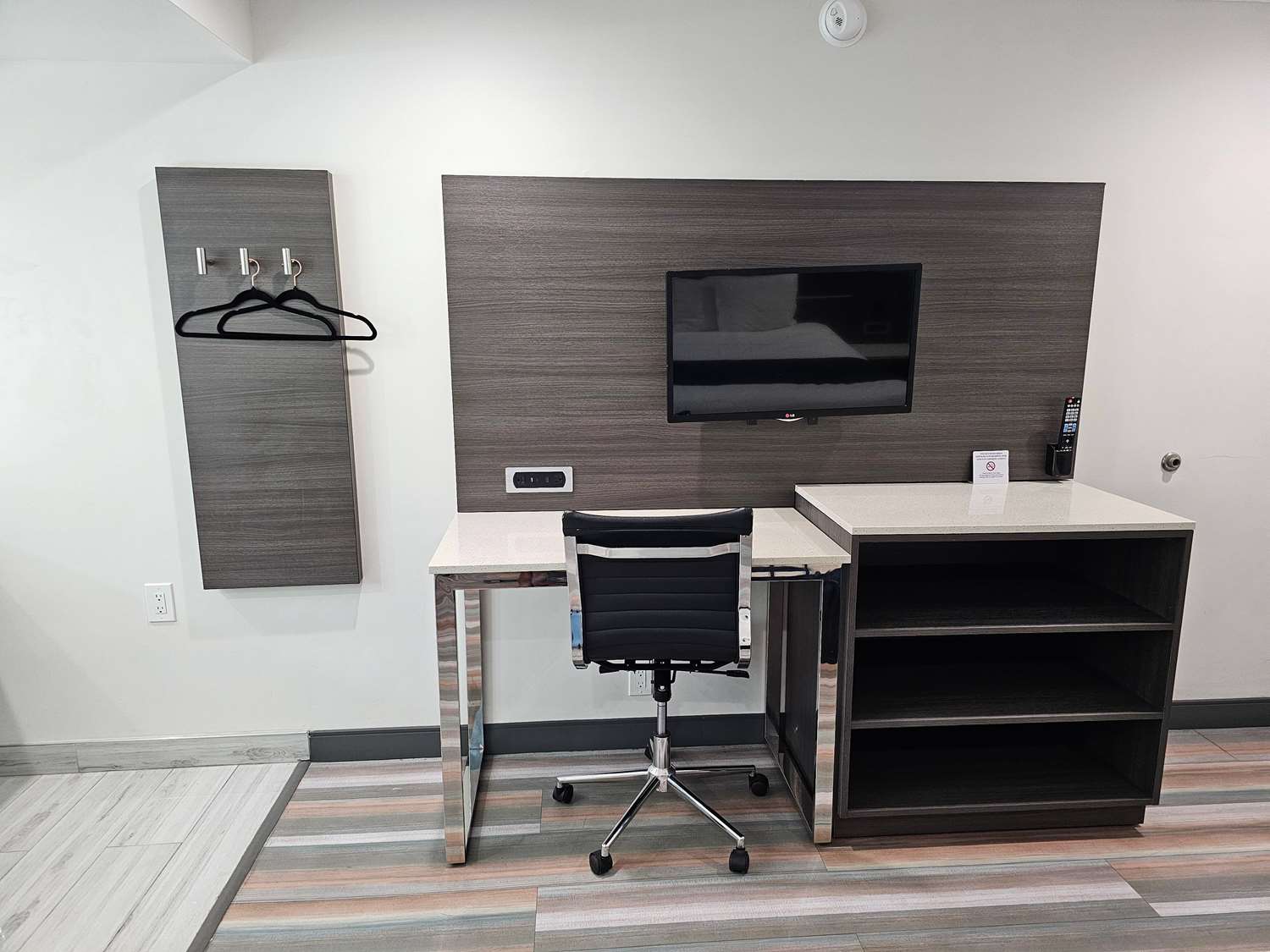 Фото Travelodge by Wyndham Fullerton Near Anaheim