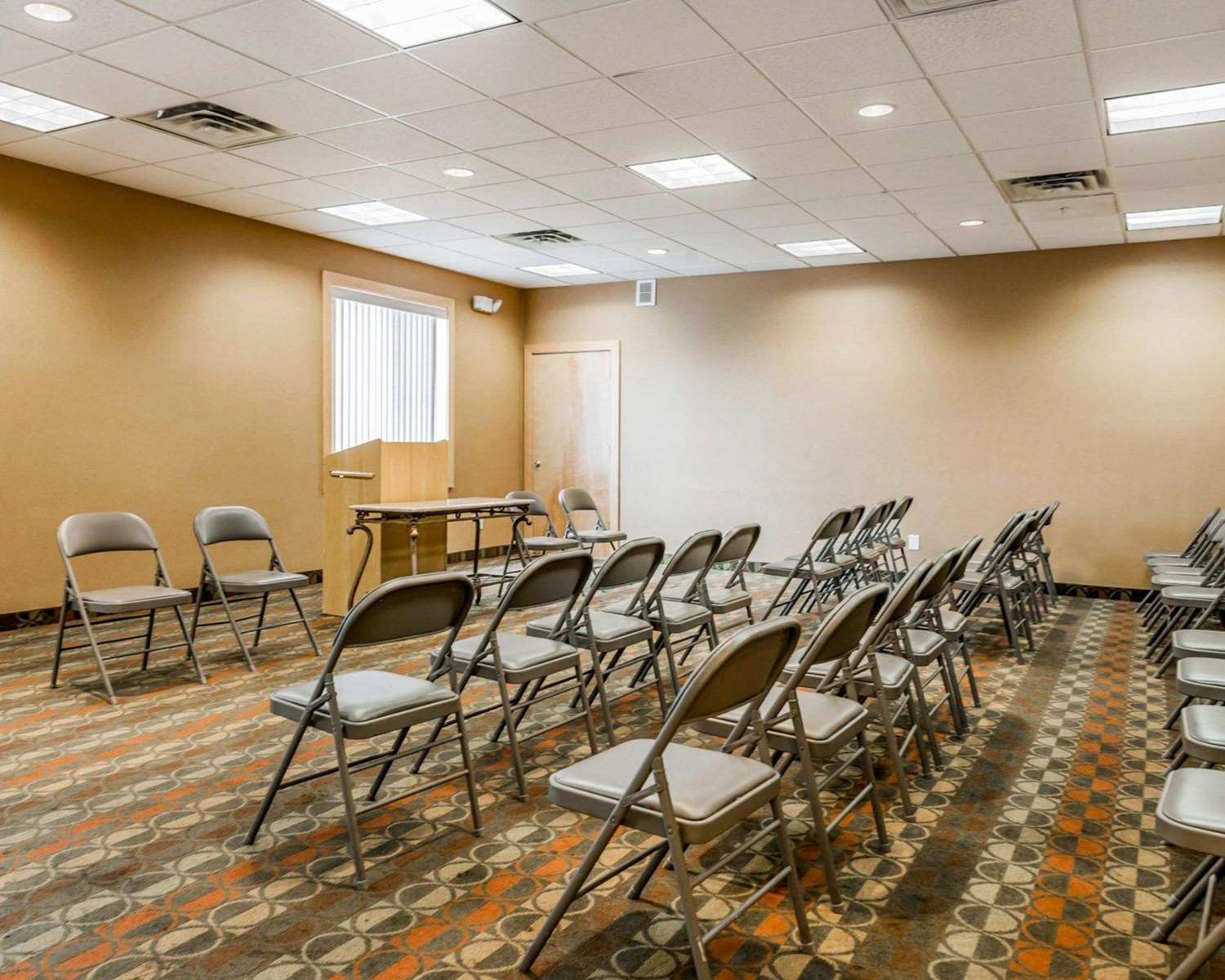 Фото Quality Inn East