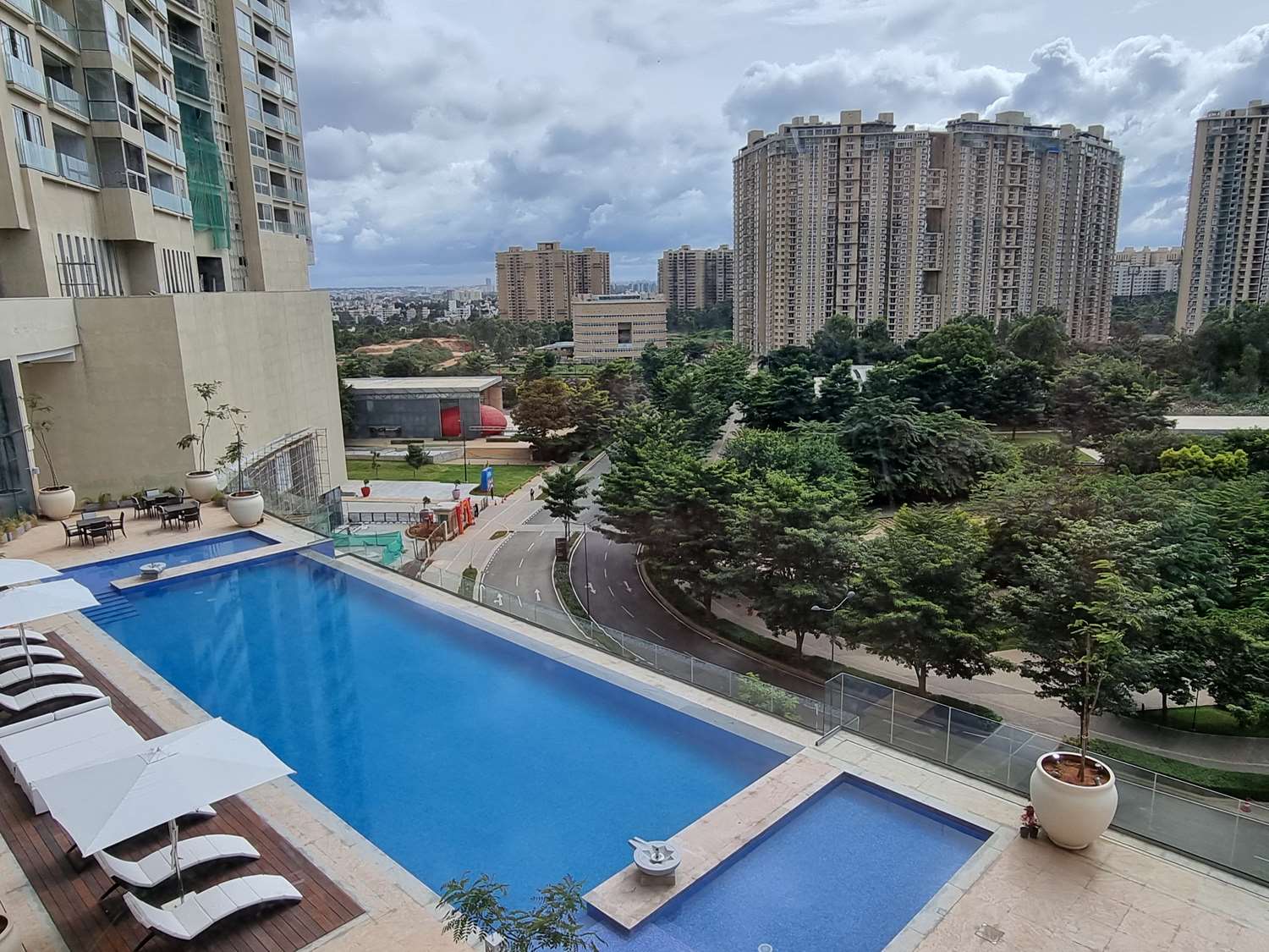 Фото The Leela Bhartiya City Bengaluru