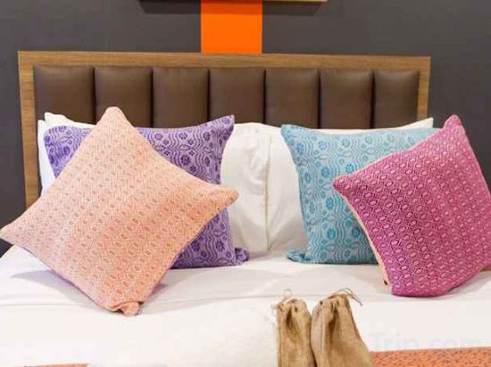 Фото Unwnd Flats Makati