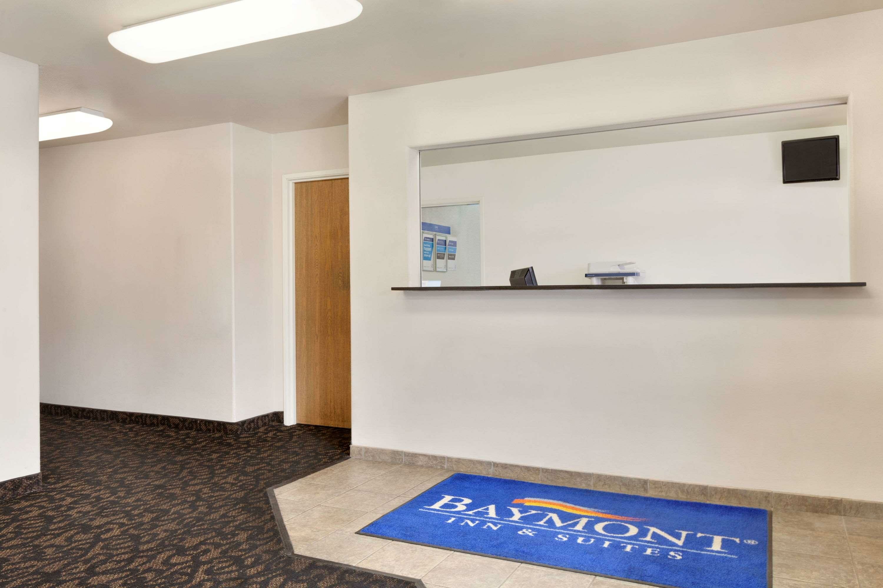 Фото Travelodge by Wyndham Yermo