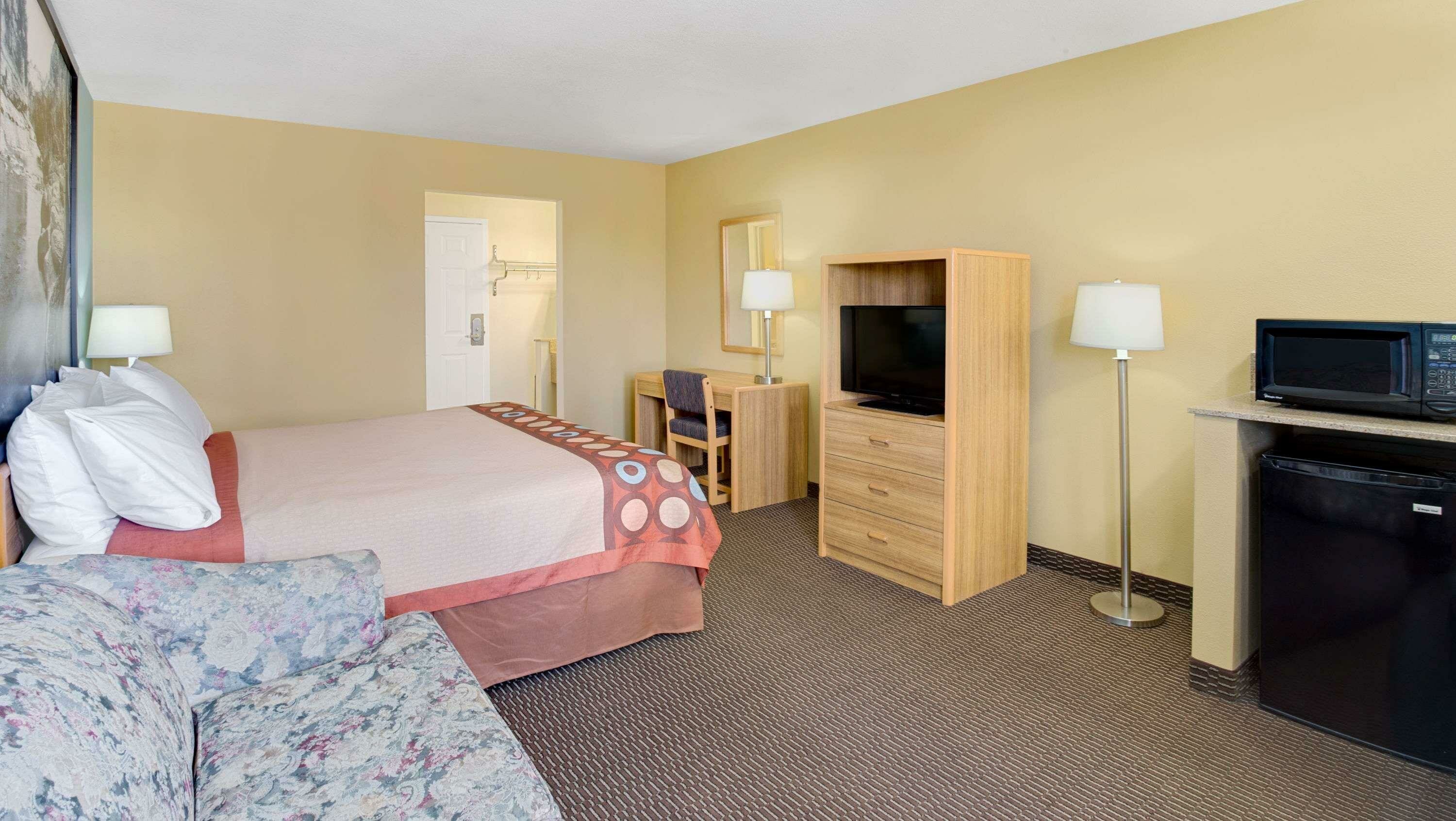 Фото Super 8 by Wyndham Tucson/Grant Road Area Az