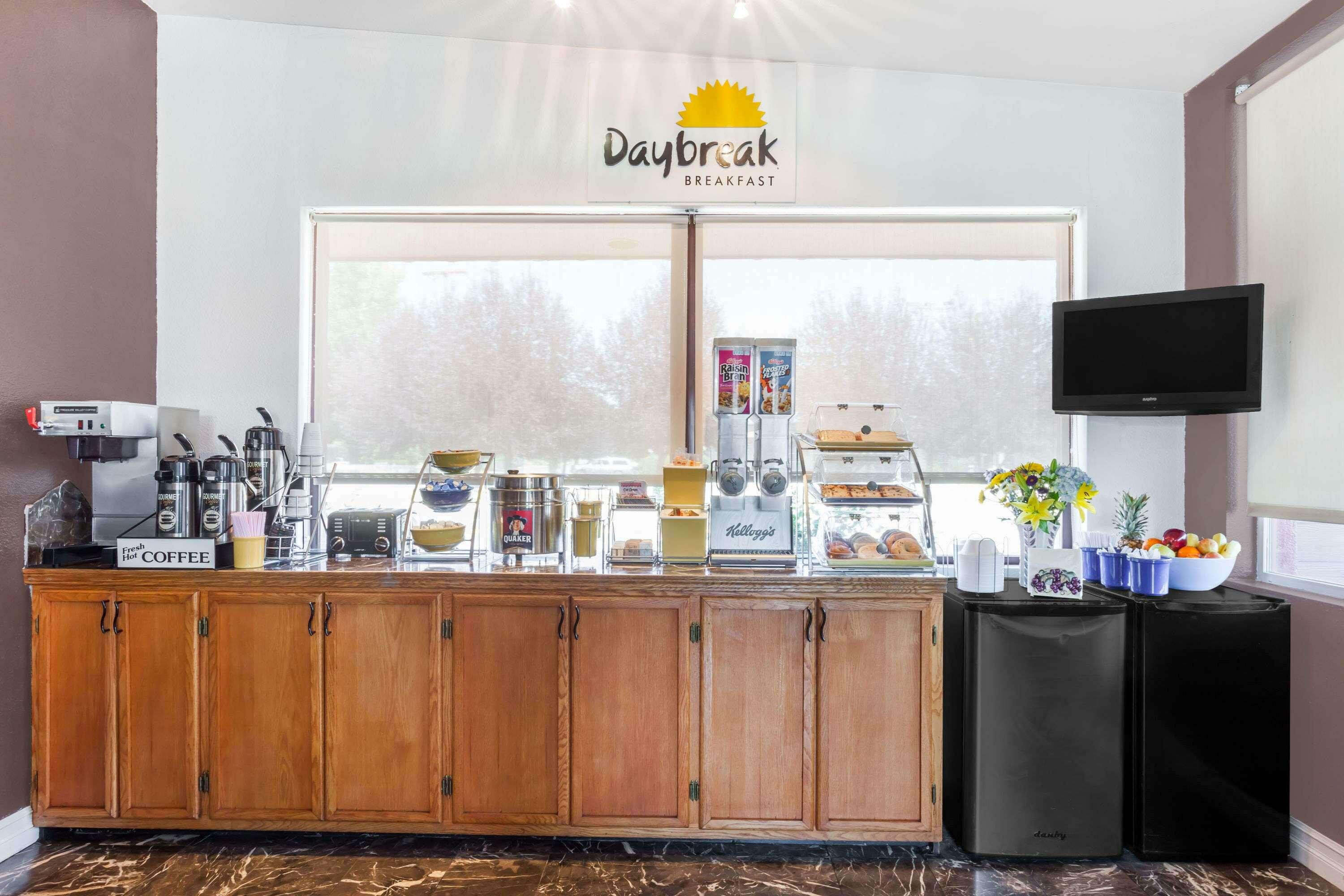 Фото Days Inn by Wyndham Burns