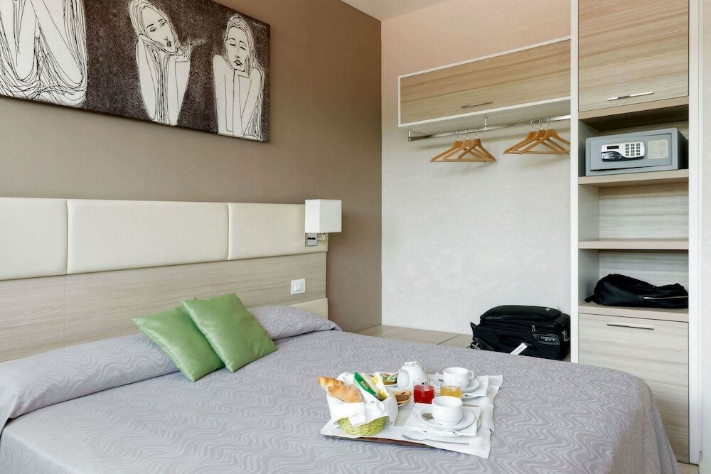 Фото Hotel Cristina