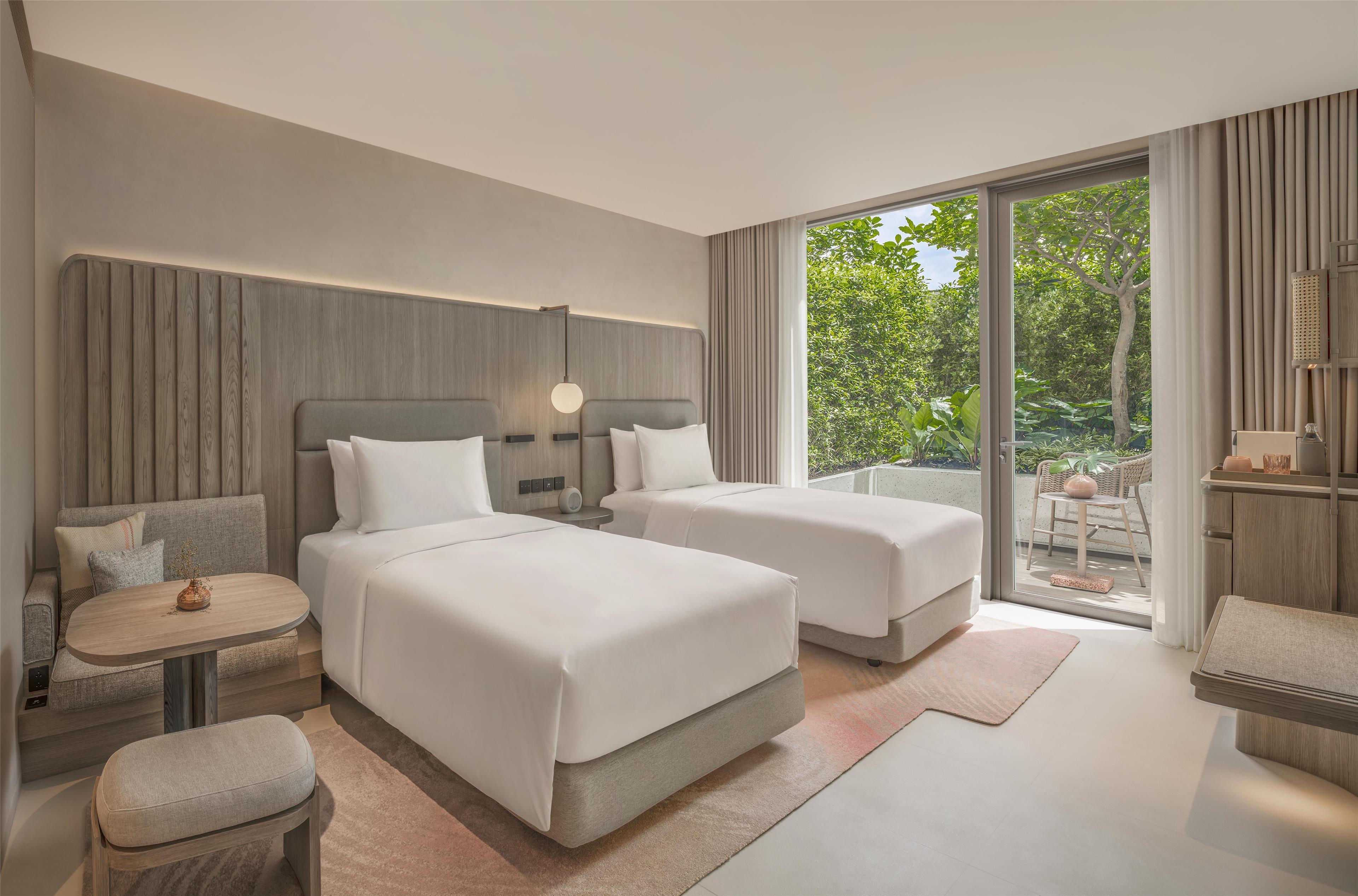 Фото KROMO Bangkok, Curio Collection by Hilton