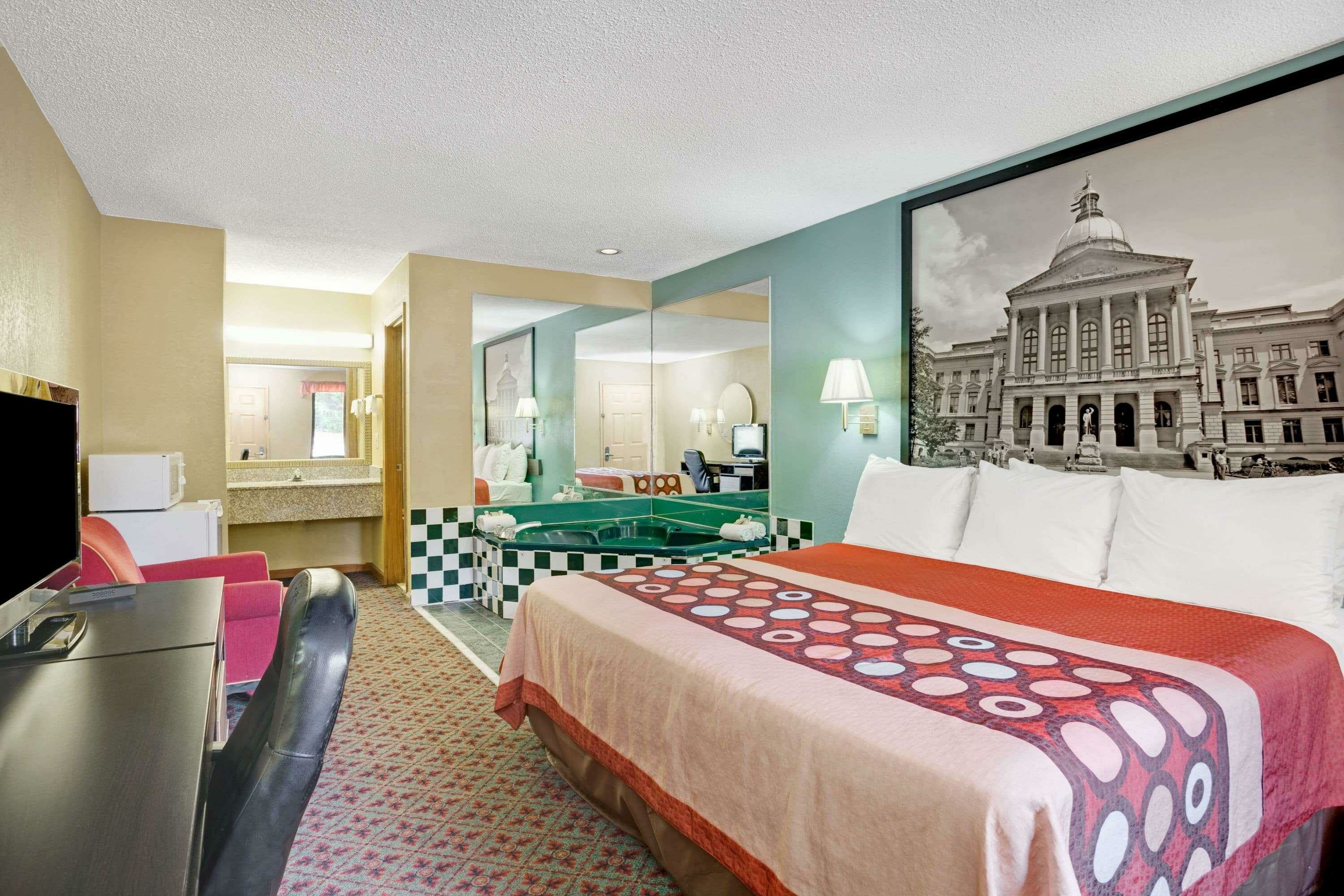 Фото Super 8 by Wyndham Forest Park