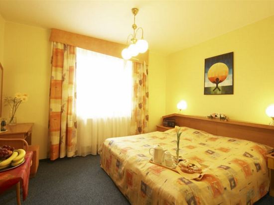 Фото Hotel Henrietta